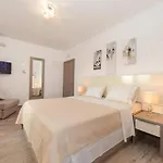 By The Sea Tucepi, Makarska - 25180 图彻皮